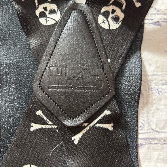 HOLDUP SUSPENDER COMPANY SKULL AND BONES BLACK & WHITE ADJUSTABLE WIDE SUSPENDER - Picture 2 of 6